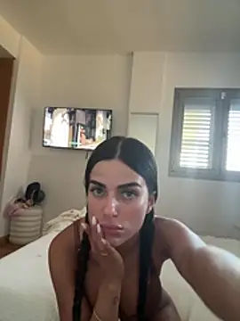 miaabelluccii online show from July 5, 5:20 pm