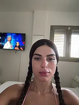 miaabelluccii online show from July 18, 4:33 pm