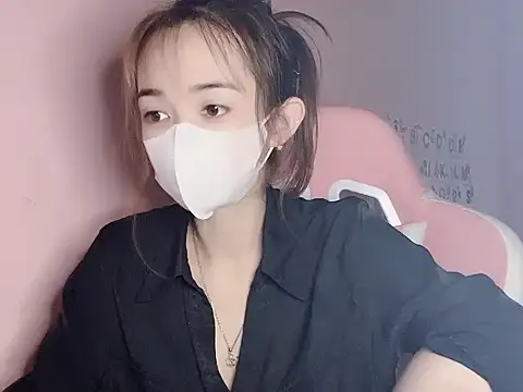 Snapshot of Alee8668 chatting on June 15, 8:38 am Alee8668 online show from June 15, 8:38 am
