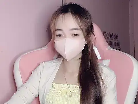 Snapshot of Alee8668 chatting on July 28, 6:20 pm Alee8668 online show from July 28, 6:20 pm