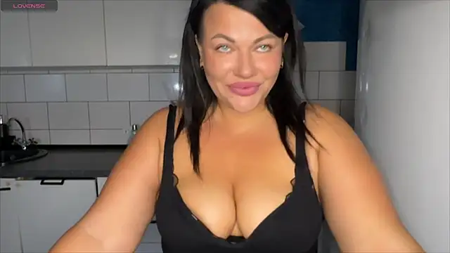 Snapshot of Annbigass chatting on June 19, 3:44 am Annbigass online show from June 19, 3:44 am