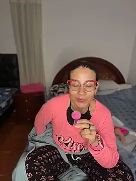 ArielFerrara online show from June 11, 5:05 am