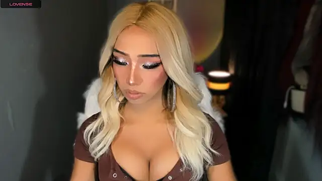 Snapshot of Attractive_Goddess_Isla chatting on June 13, 1:20 pm Attractive Goddess Isla online show from June 13, 1:20 pm