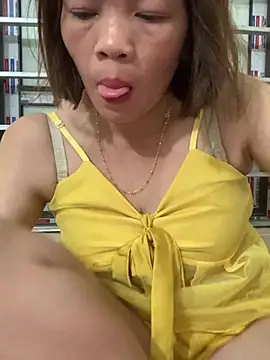 Snapshot of Emlyla chatting on June 11, 2:59 pm Emlyla online show from June 11, 2:59 pm