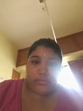 Snapshot of meenaqueen chatting on June 4, 5:35 am meenaqueen online show from June 4, 5:35 am