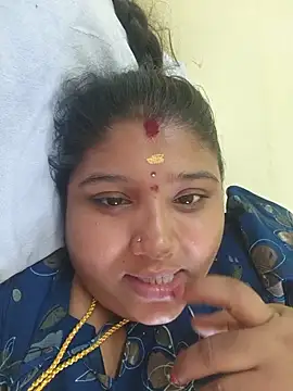 Snapshot of meenaqueen chatting on June 5, 9:26 am meenaqueen online show from June 5, 9:26 am
