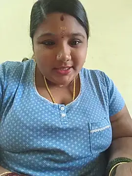 Snapshot of meenaqueen chatting on June 6, 8:52 am meenaqueen online show from June 6, 8:52 am