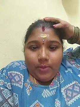 Snapshot of meenaqueen chatting on June 8, 5:24 pm meenaqueen online show from June 8, 5:24 pm