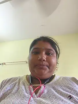 Snapshot of meenaqueen chatting on June 9, 5:30 am meenaqueen online show from June 9, 5:30 am