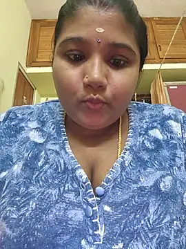 Snapshot of meenaqueen chatting on June 11, 5:55 pm meenaqueen online show from June 11, 5:55 pm