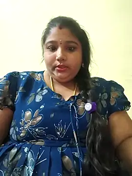 Snapshot of meenaqueen chatting on June 12, 5:12 pm meenaqueen online show from June 12, 5:12 pm