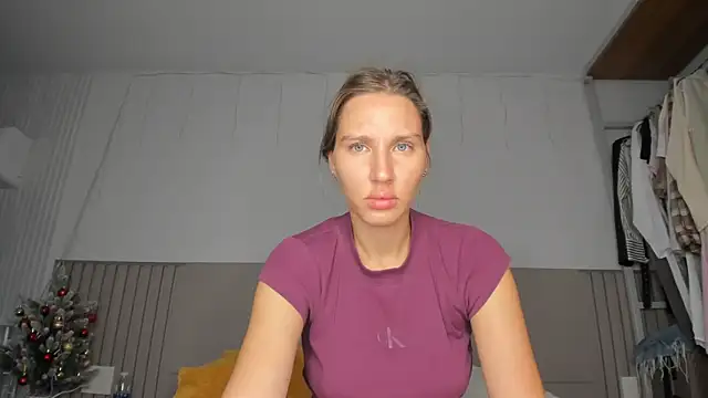 Snapshot of SofiClimbing chatting on February 16, 1:24 am SofiClimbing online show from February 16, 1:24 am