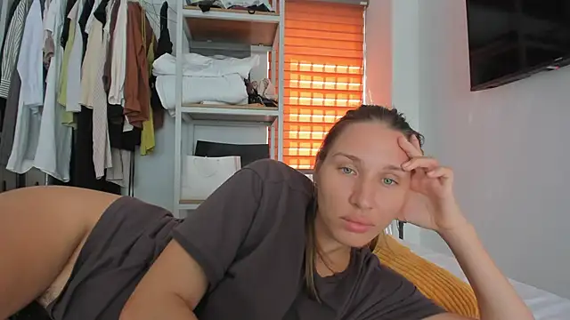 Snapshot of SofiClimbing chatting on March 29, 6:24 am SofiClimbing online show from March 29, 6:24 am