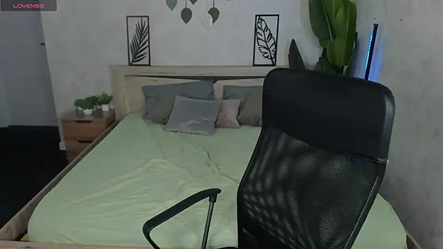 Snapshot of Violeta_Paul chatting on June 8, 1:28 am Violeta Paul online show from June 8, 1:28 am