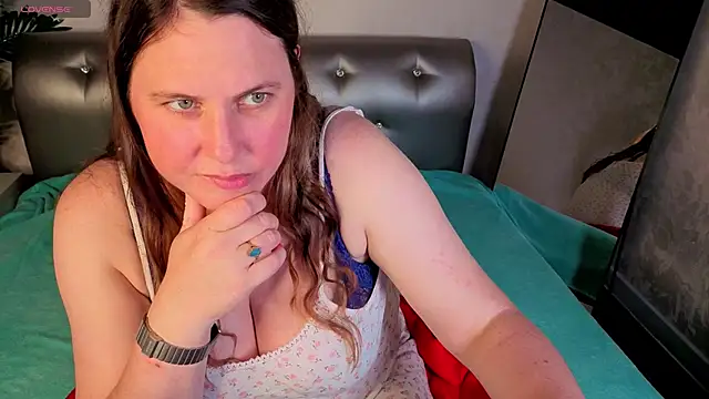 Snapshot of alice_lexi chatting on June 12, 8:35 am alice lexi online show from June 12, 8:35 am