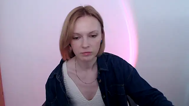 AdelleLovee  online show from June 8, 7:20 am