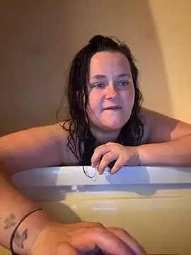 Snapshot of CurvyScarlett69 chatting on June 3, 9:53 pm CurvyScarlett69 online show from June 3, 9:53 pm