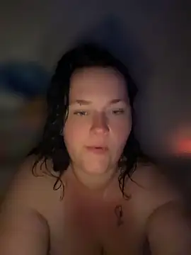 Snapshot of CurvyScarlett69 chatting on June 8, 9:15 pm CurvyScarlett69 online show from June 8, 9:15 pm