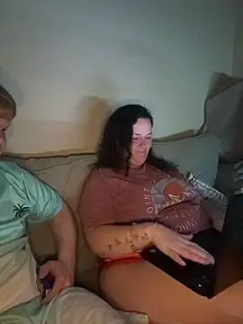 Snapshot of CurvyScarlett69 chatting on June 11, 12:32 am CurvyScarlett69 online show from June 11, 12:32 am
