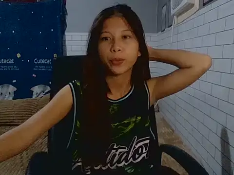 Snapshot of Freshxxcherryxoxo chatting on June 4, 10:32 am Freshxxcherryxoxo online show from June 4, 10:32 am