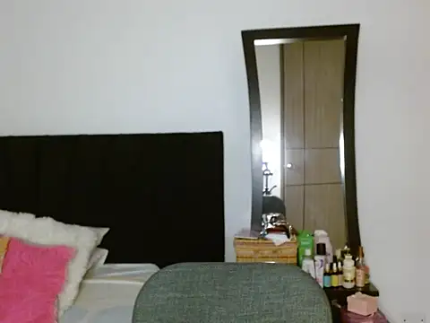 mirandawayne93 online show from June 8, 9:09 am