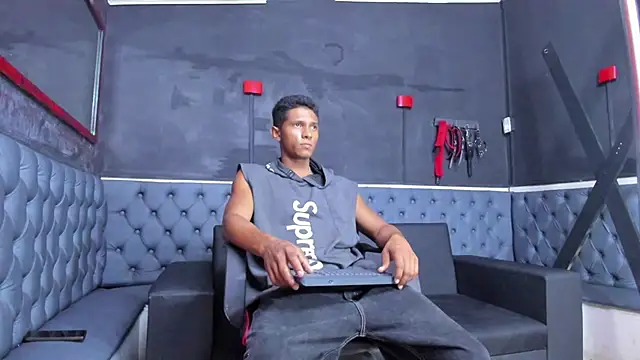 Snapshot of Yoel_Blessed chatting on June 11, 12:03 pm Yoel Blessed online show from June 11, 12:03 pm