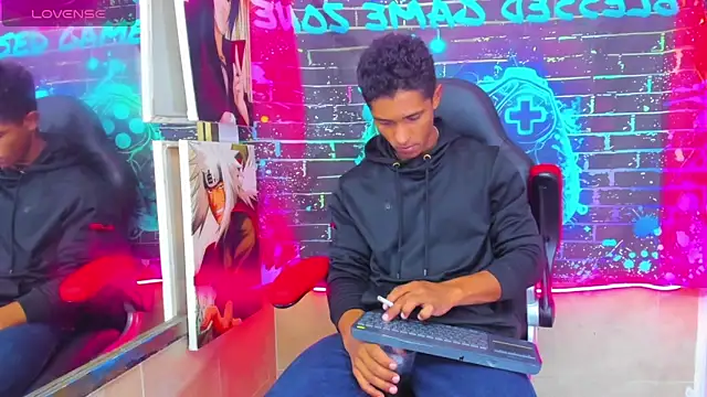 Snapshot of Yoel_Blessed chatting on June 15, 11:12 am Yoel Blessed online show from June 15, 11:12 am