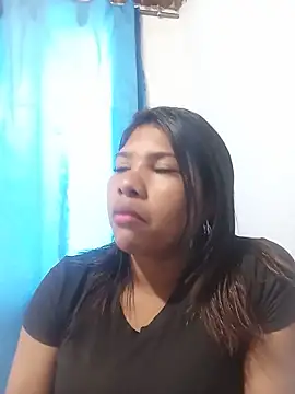 Snapshot of Katiuska_ebony chatting on June 4, 7:20 pm Katiuska ebony online show from June 4, 7:20 pm
