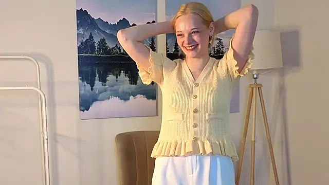 Snapshot of GabrieleHonor chatting on June 8, 5:08 am GabrieleHonor online show from June 8, 5:08 am