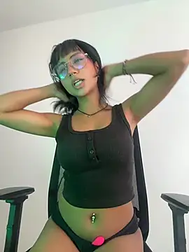 Snapshot of Effy_Ston chatting on June 13, 5:44 pm Effy Ston online show from June 13, 5:44 pm