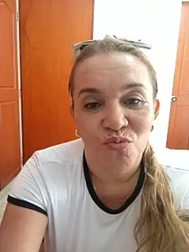Sara hilton02 online show from June 14, 2:30 pm