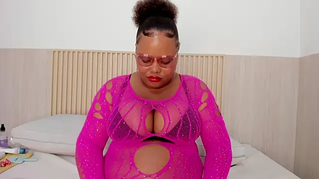 Snapshot of arika_brown chatting on June 10, 8:19 pm arika brown online show from June 10, 8:19 pm