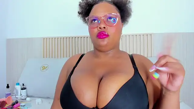 Snapshot of arika_brown chatting on June 13, 7:23 pm arika brown online show from June 13, 7:23 pm
