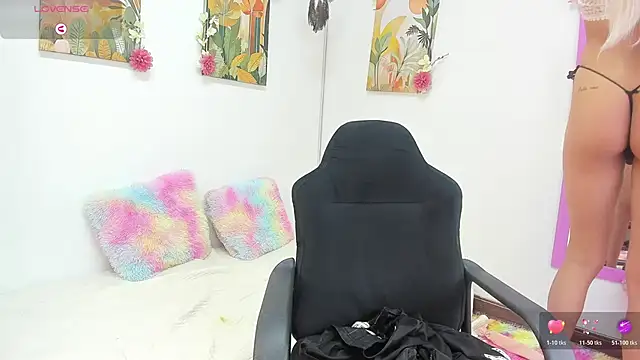 Snapshot of Vanes_hontter chatting on June 18, 2:43 pm Vanes hontter online show from June 18, 2:43 pm