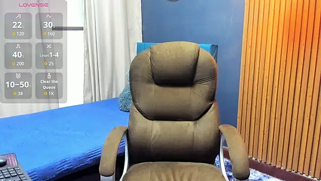 Snapshot of Vanes_hontter chatting on August 3, 4:11 pm Vanes hontter online show from August 3, 4:11 pm
