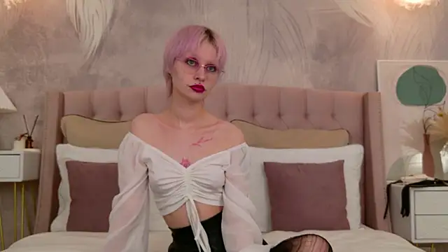 LauraDiazz online show from June 29, 3:01 pm