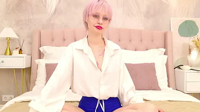 LauraDiazz online show from July 5, 2:35 pm