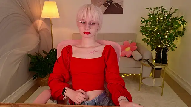 LauraDiazz online show from July 18, 3:05 pm