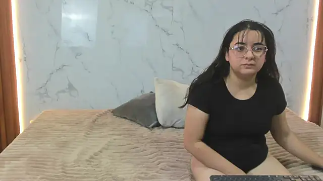 genesis y moon online show from July 28, 2:13 pm