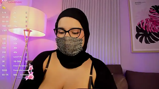 Snapshot of Yasminee_ chatting on June 12, 1:48 am Yasminee online show from June 12, 1:48 am