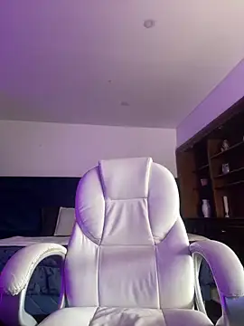Peytongh  online show from July 1, 7:02 pm
