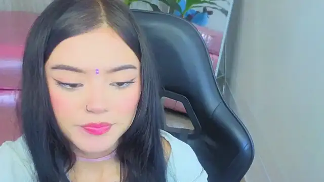 Snapshot of vaneloppe_t_ chatting on June 6, 7:40 pm vaneloppe t online show from June 6, 7:40 pm