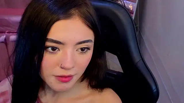 Snapshot of vaneloppe_t_ chatting on June 12, 6:40 pm vaneloppe t online show from June 12, 6:40 pm