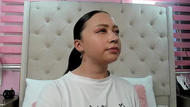Snapshot of alana_taylor_bss chatting on June 11, 8:29 pm alana taylor bss online show from June 11, 8:29 pm