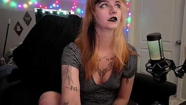 Snapshot of inarafoxxx_ chatting on July 19, 6:33 pm inarafoxxx online show from July 19, 6:33 pm