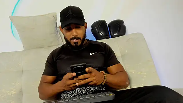 Snapshot of LeoCarter_ chatting on June 12, 12:59 pm LeoCarter online show from June 12, 12:59 pm