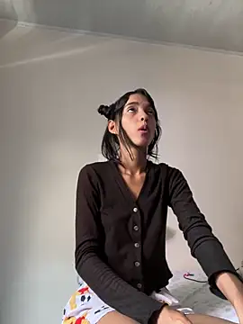 Snapshot of mia_honeyy_ chatting on June 4, 5:08 pm mia honeyy online show from June 4, 5:08 pm