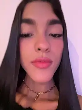 Snapshot of mia_honeyy_ chatting on June 8, 4:46 am mia honeyy online show from June 8, 4:46 am