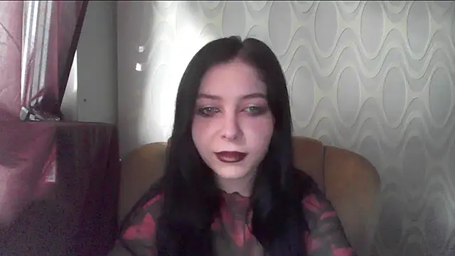 Snapshot of RileyTight chatting on June 8, 8:15 am RileyTight online show from June 8, 8:15 am