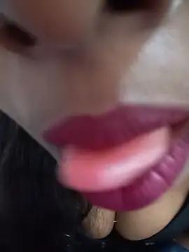 Sexy-Zeenat online show from June 12, 6:23 am